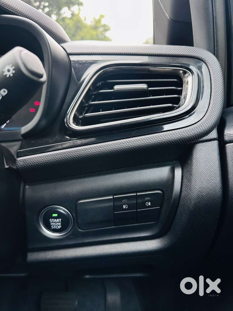 Tata Altroz 1.2 Xza Plus Dark Edition Dct, 2022, Petrol