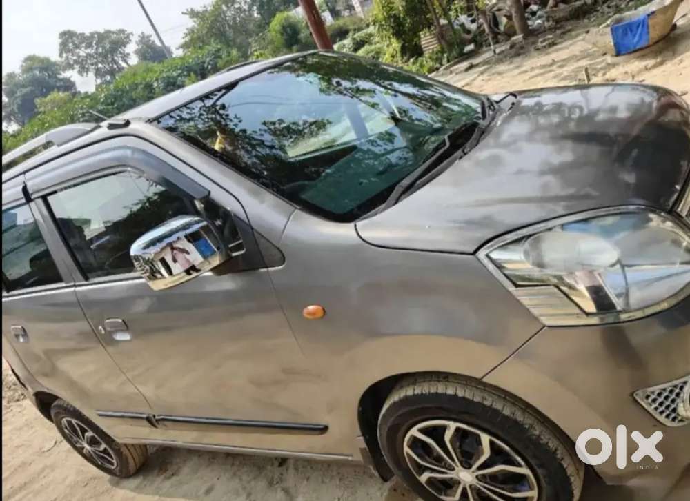Car Bahut Badhiya Hai,cng Or Petrol Me Hai, Mileage Bahut Acha Hai