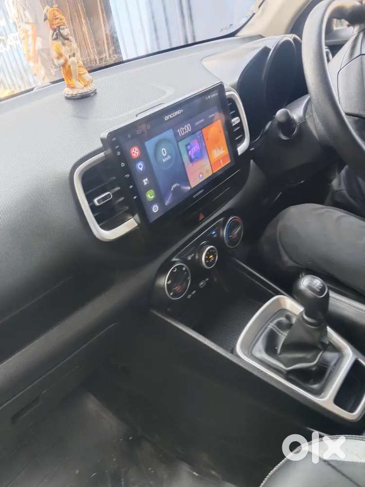 Hyundai Venue 2022 Petrol 30500 Km Driven