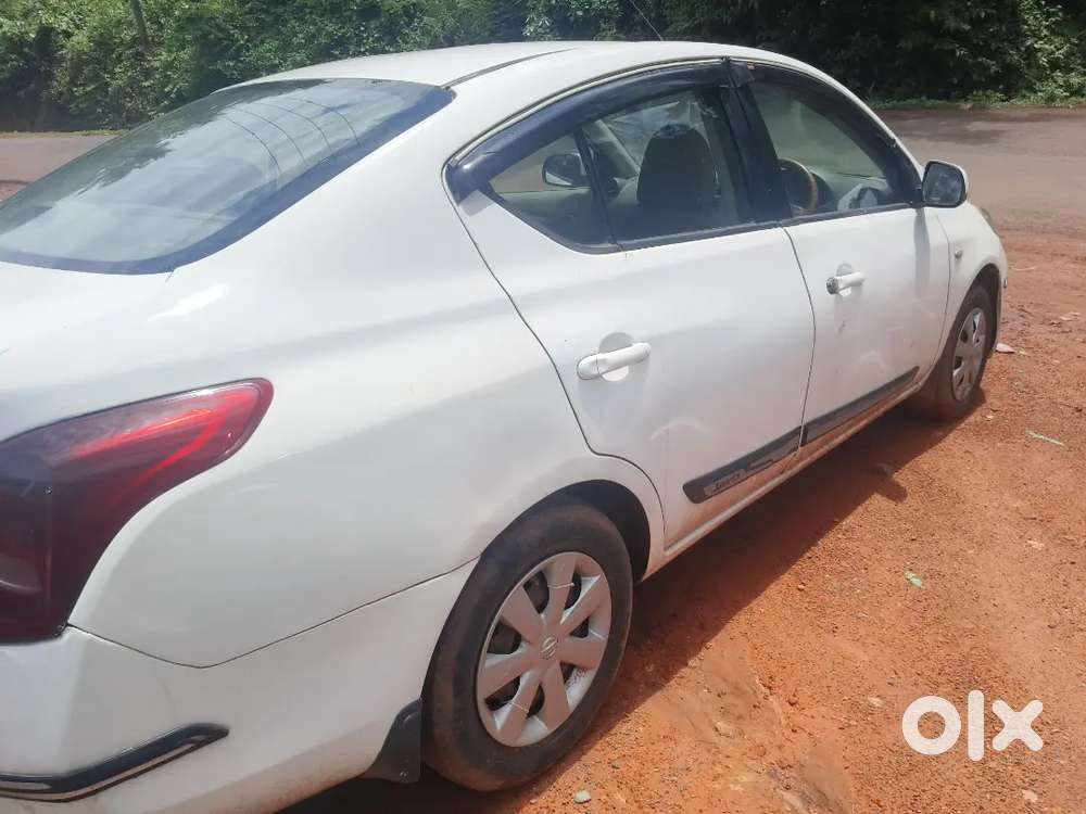 Nissan Sunny 2015