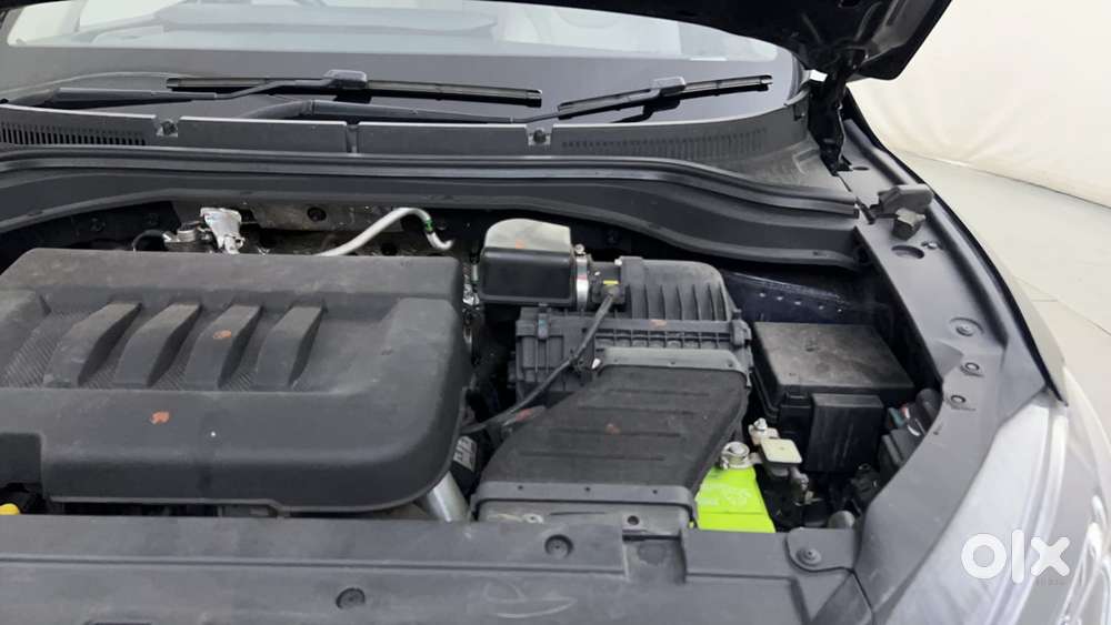 Mahindra Xuv700 2.2 Ax 7 Diesel Mt Luxury Pack Str, 2022, Diesel