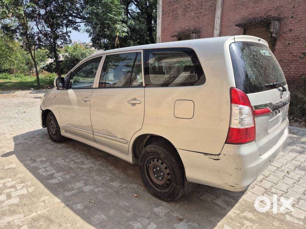 Toyota Innova 2.5 G (diesel) 8 Seater, 2015