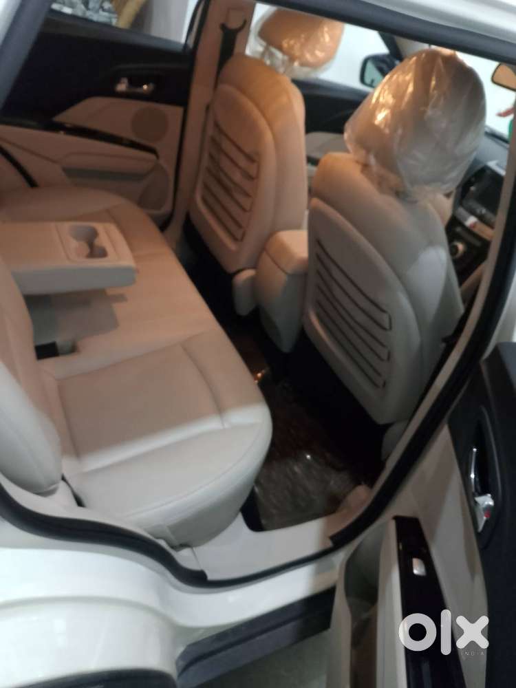Mahindra Xuv300 2023 Suv