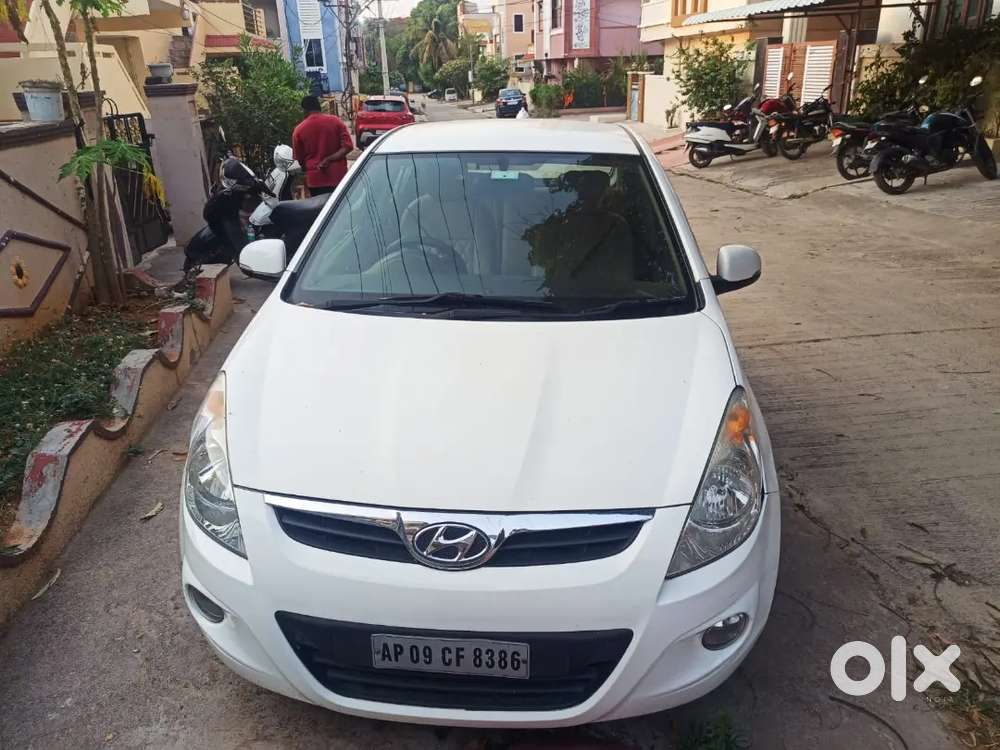 Hyundai I20 2012 Petrol 125000 Km Driven