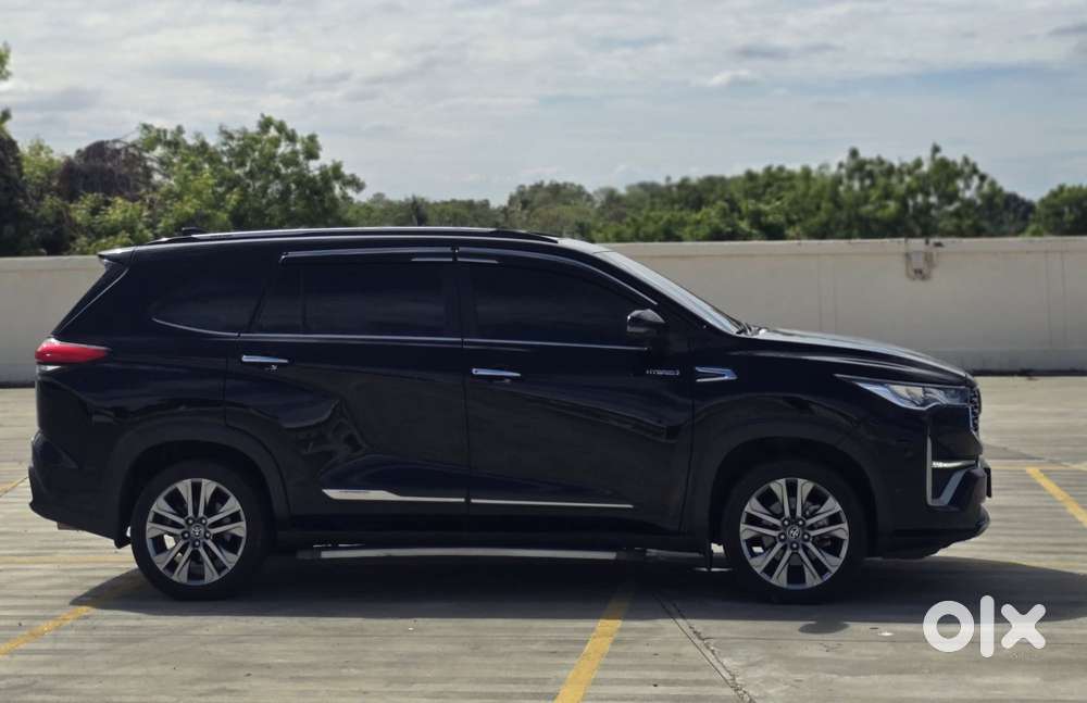 Toyota Innova Hycross 2.0 Zx Hybrid 7 Str, 2023, Petrol