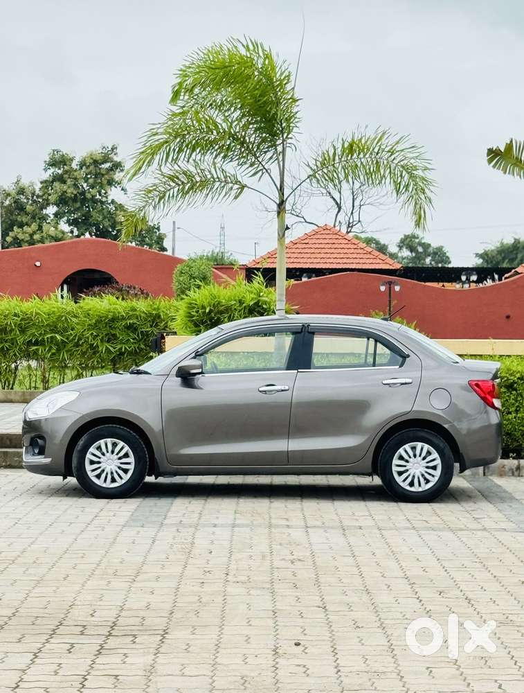 Maruti Suzuki Swift Dzire Amt Vxi, 2017, Petrol