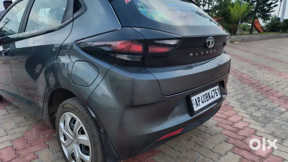 Tata Altroz 2023 Sunroof Variant Total 9 Registration Number