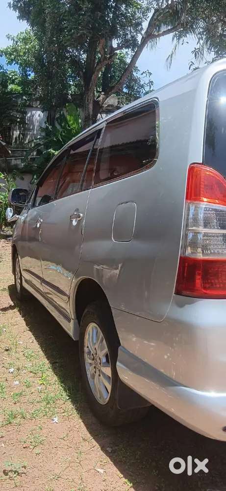 Toyota Innova 2009 Diesel 2.75 Km Driven