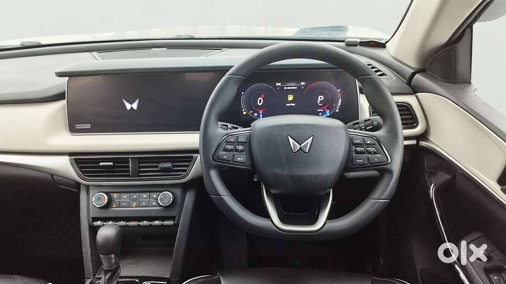 Mahindra Xuv700 2.0 Ax 7 Petrol At Str, 2024, Petrol