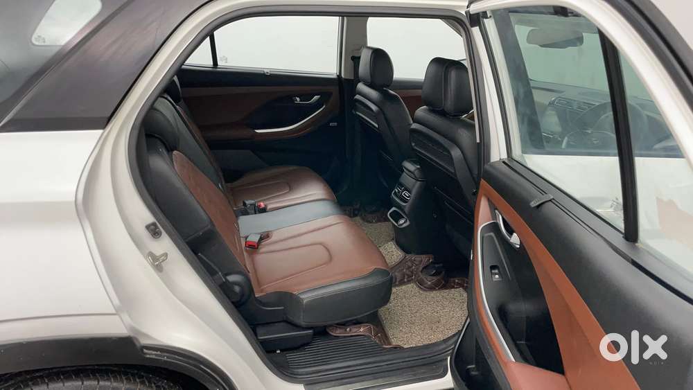 Hyundai Alcazar 2.0 Signature (o) Petrol At 7 Str, 2022, Petrol