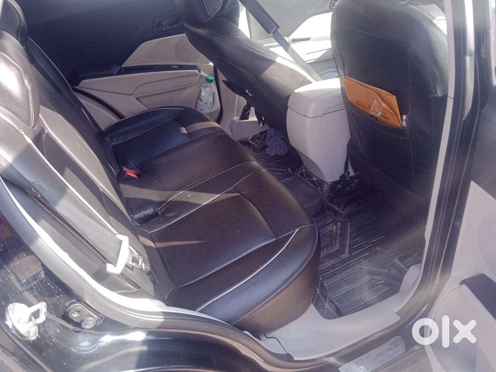 Mahindra Xuv300 2023 Diesel Well Maintained