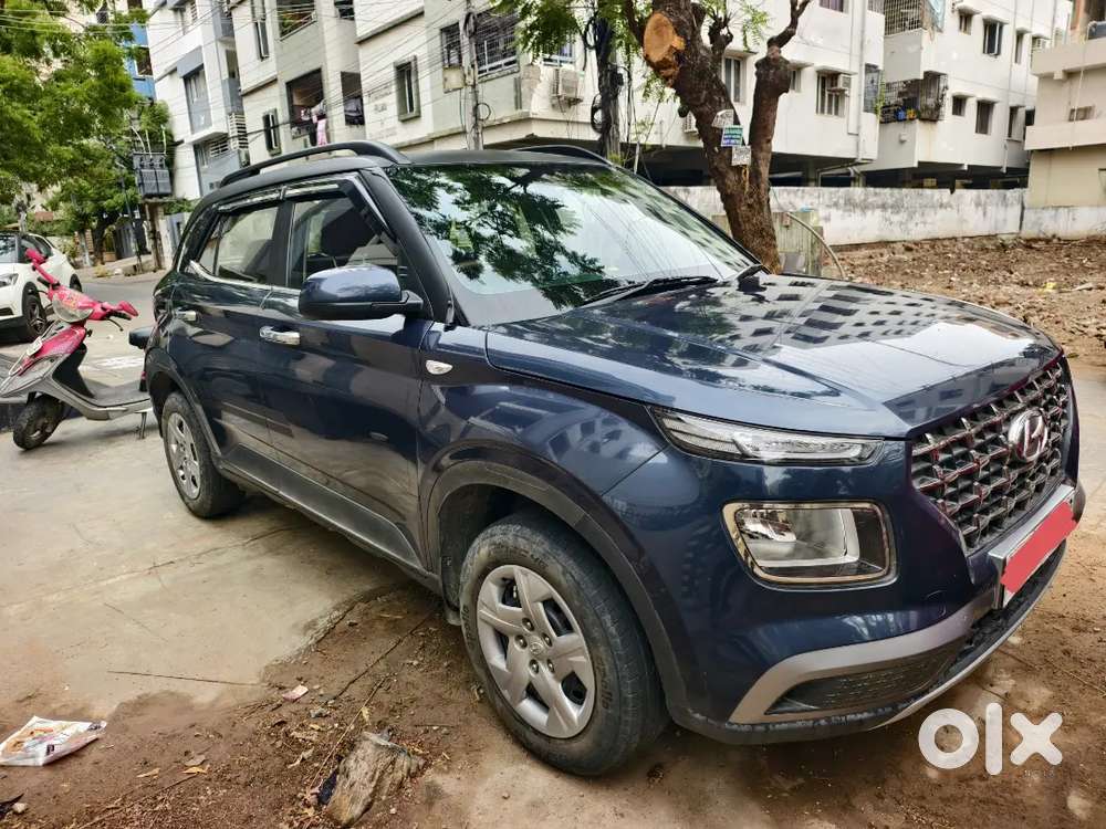 Hyundai Venue 2021 Petrol 34200 Km Driven