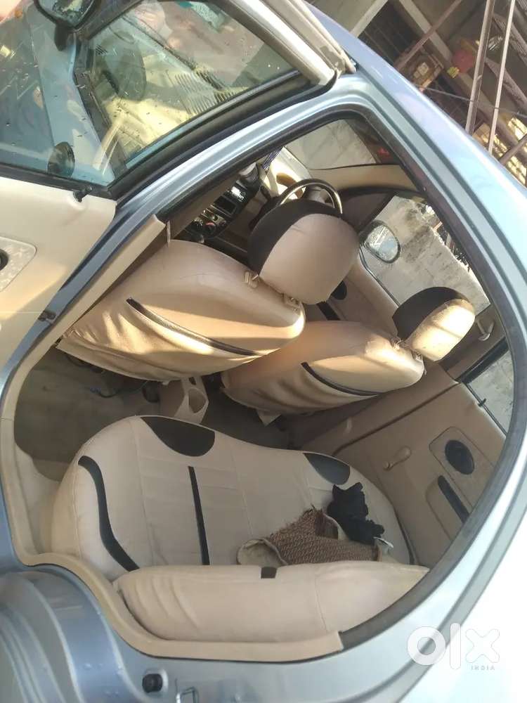 गाडी कंडीशन फुल आहे चारी टायर नवीन आहे 2031 पर्यंत री पासिंग आहे