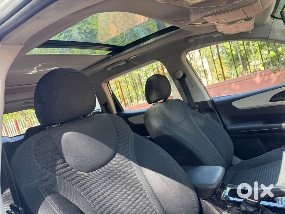 Mahindra Xuv700 2.2 Ax 5 Diesel At 7 Str, 2023, Diesel