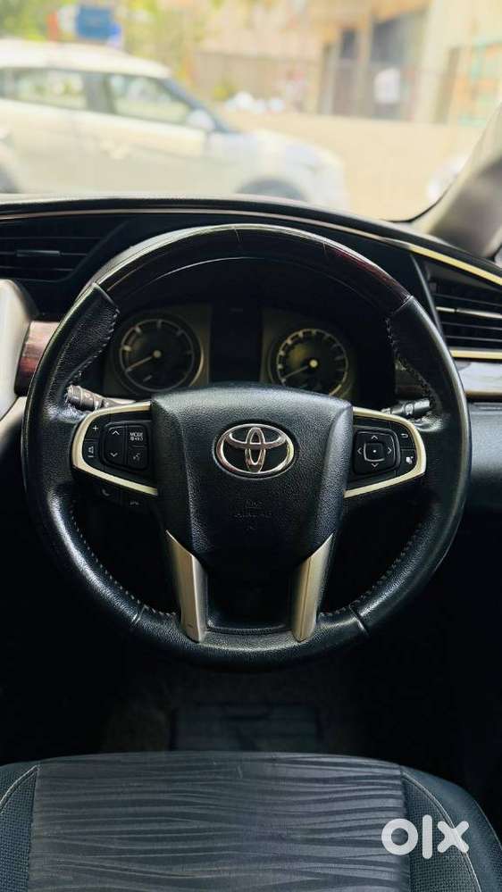 Toyota Innova Crysta 2.4 V 8 Str, 2017, Diesel