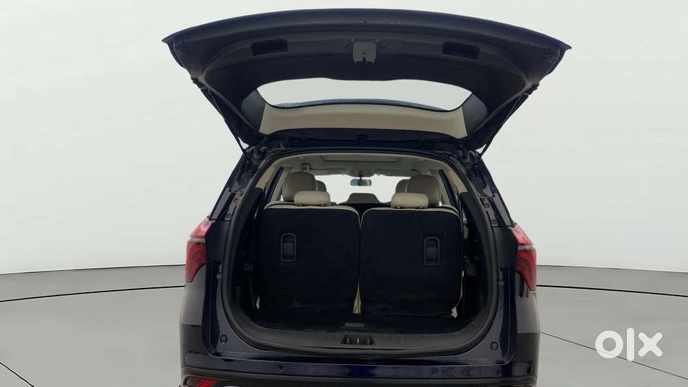 Mahindra Xuv700 2.0 Ax 5 Petrol Mt 7 Str, 2022, Petrol