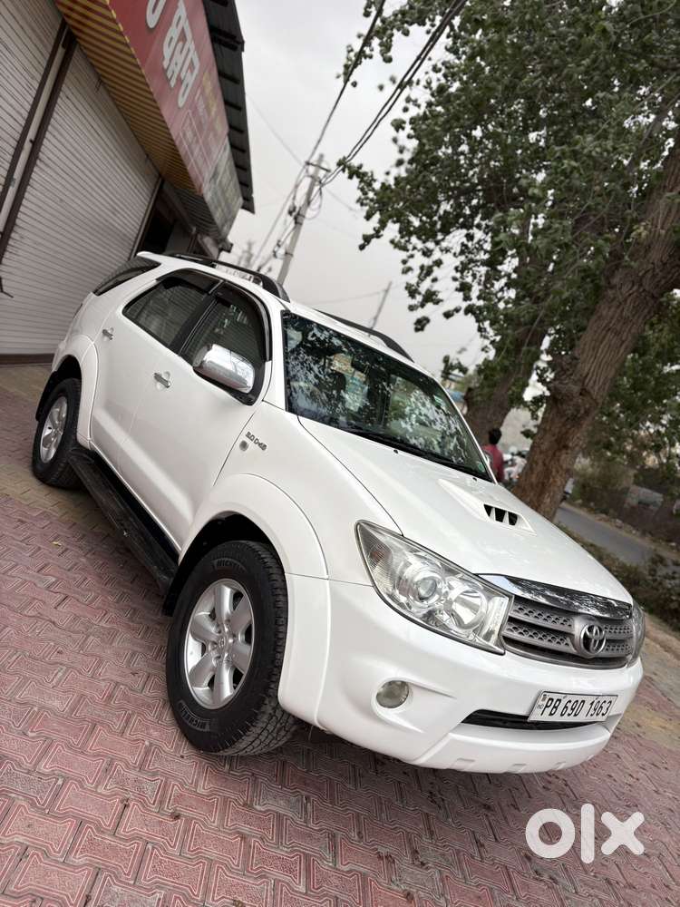 Toyota Fortuner 3.0 4x4 Manual, 2011, Diesel