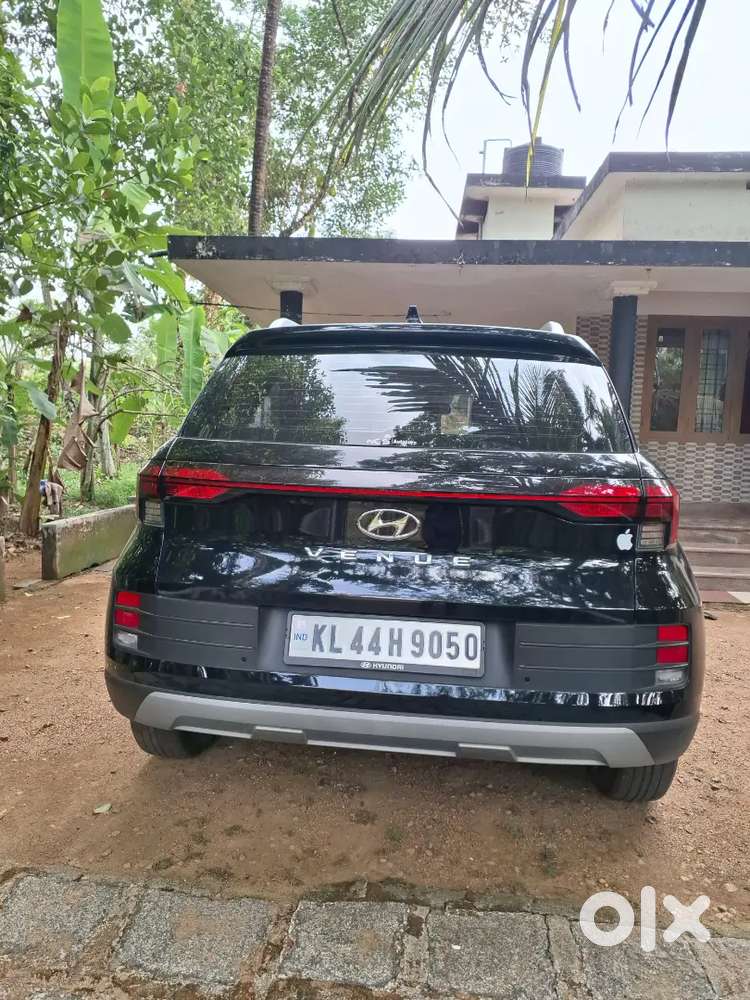 Hyundai Venue 2023 Petrol 15200 Km Driven