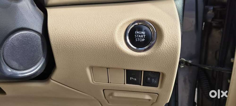Toyota Yaris V Cvt, 2018, Petrol
