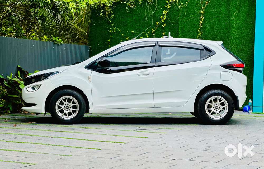 Tata Altroz 1.2 Xe, 2021, Petrol