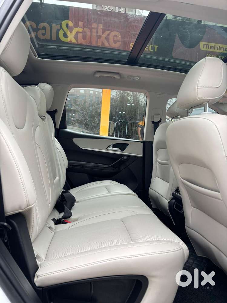 Mahindra Xuv700 2.2 Ax 7 Diesel At Luxury Pack Str, 2023, Diesel