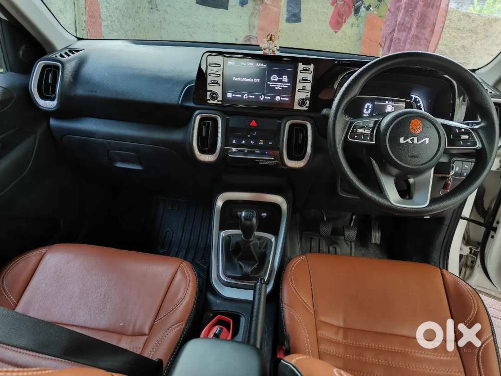 Kia Sonet Petrol With Sunroof