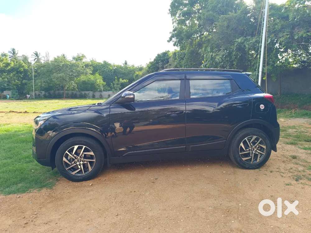 Mahindra Xuv300 W8 (op) Petrol  2023 Showroom History