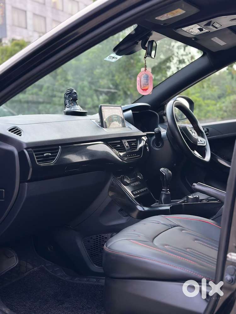 Toyota Innova Hycross 2.0 Zx (o) Hybrid 7 Str, 2025