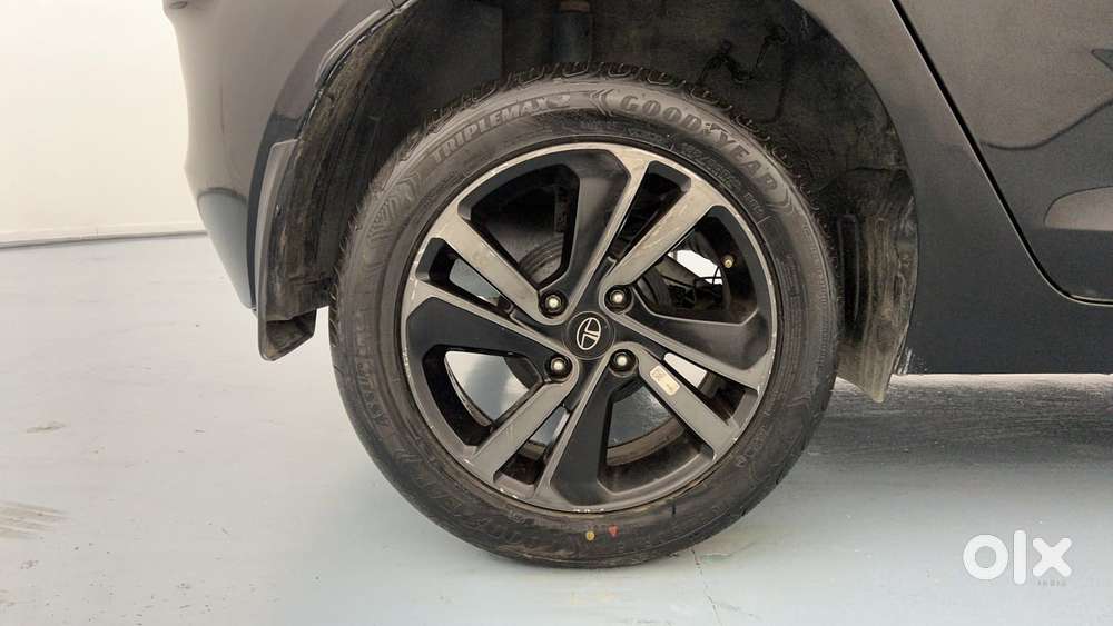 Tata Altroz 1.2 Xz Plus Dark Edition, 2023, Petrol