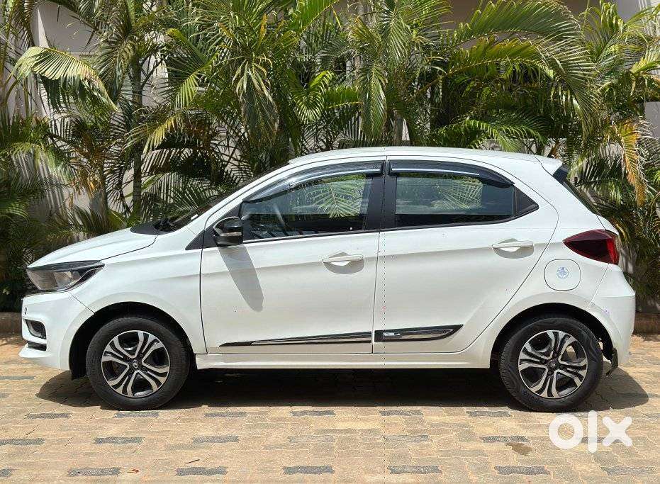 Tata Tiago 1.2 Revotron Xt (o), 2024, Petrol