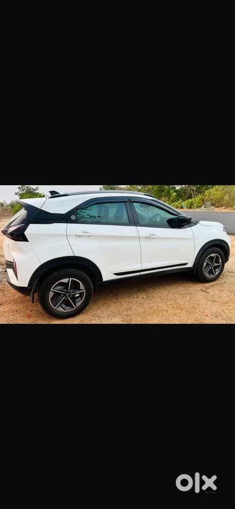 New Car With Good Condition And All Features Of Top End Cars