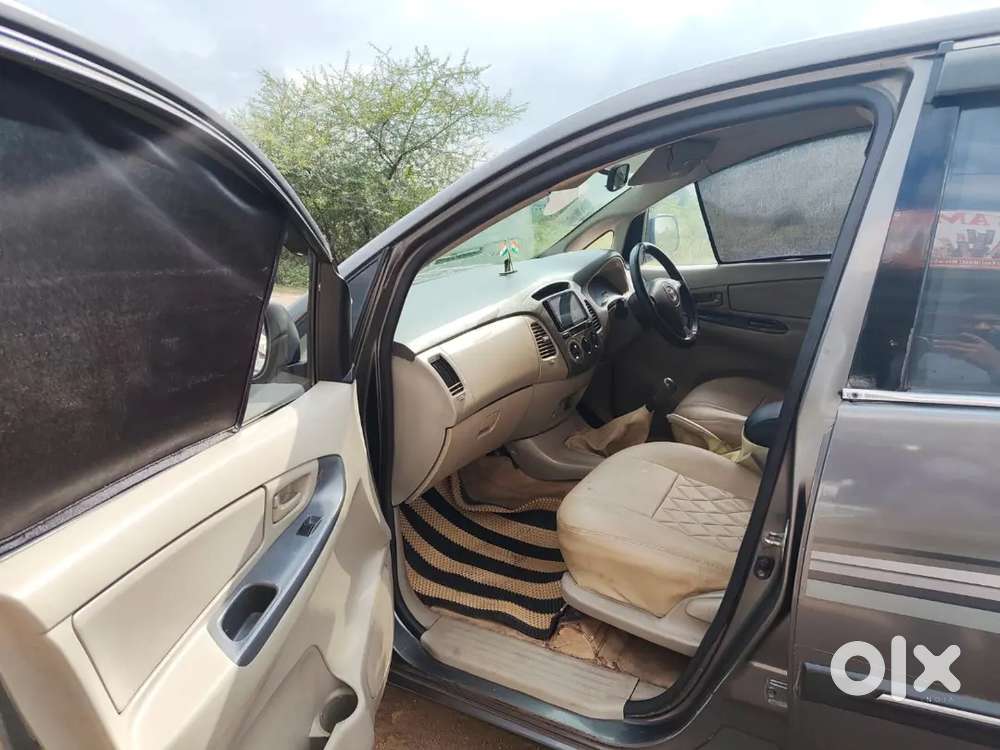 Toyota Innova 2.5 G Grey