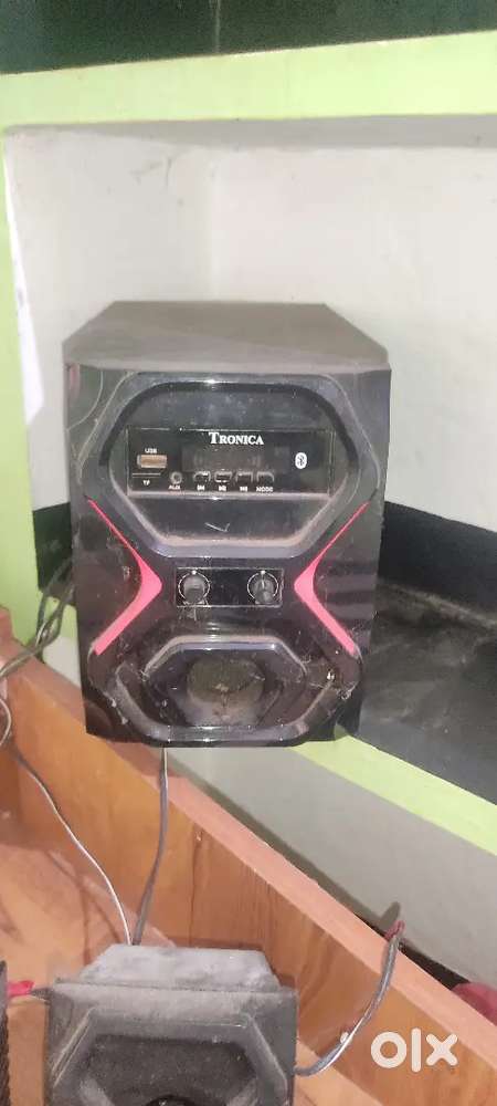 speakers, subwoofers,