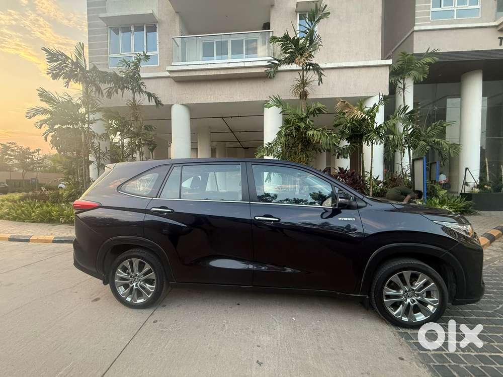 Toyota Innova Hycross 2.0 Zx (o) Hybrid 7 Str, 2024, Petrol