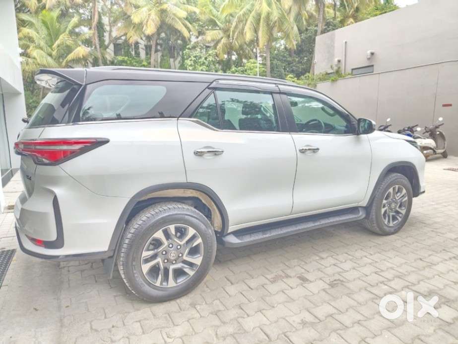 Toyota Fortuner Legender 4x4 At 2.8, 2024