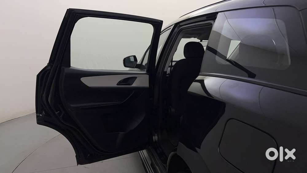 Mahindra Xuv700 2.2 Ax 5 Diesel At 7 Str, 2024, Diesel