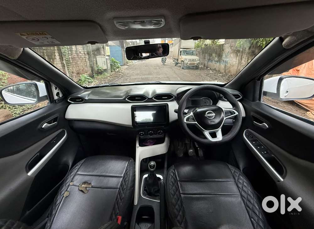 Nissan Magnite 1.0 Xv Premium, 2022, Petrol