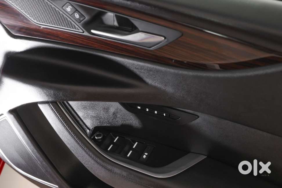 Jaguar Xe Portfolio, 2020, Petrol