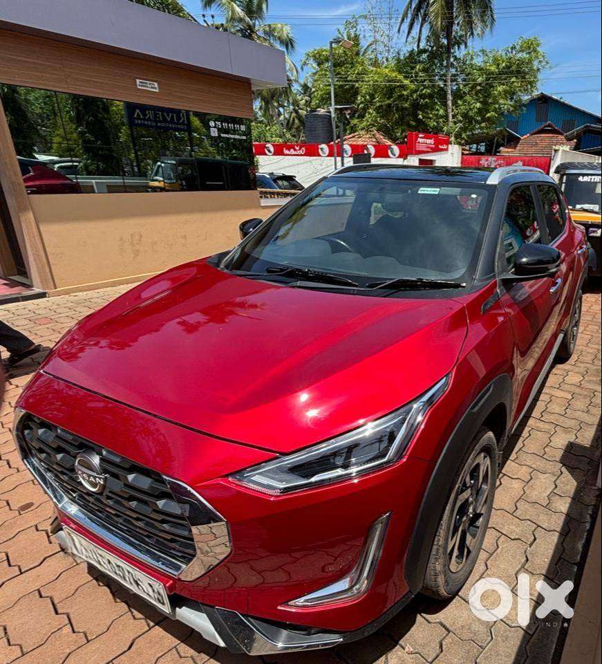 Nissan Magnite 2021 (red & Black)- 40000kmm