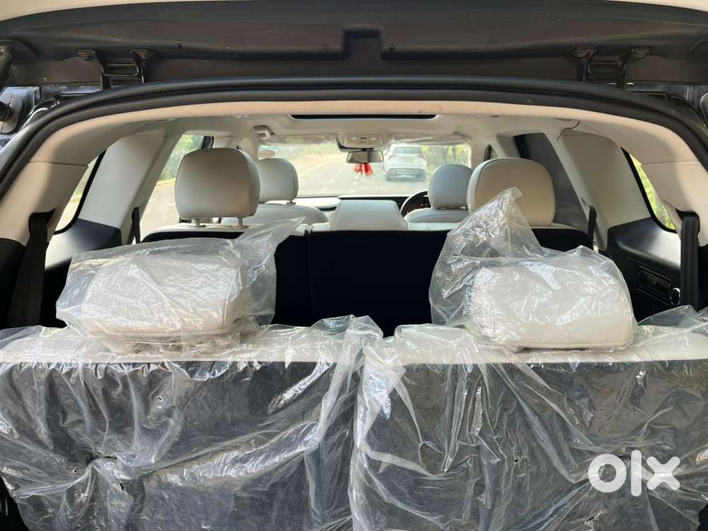 Mahindra Xuv700 2.0 Ax 7 Petrol Mt Str, 2022, Petrol