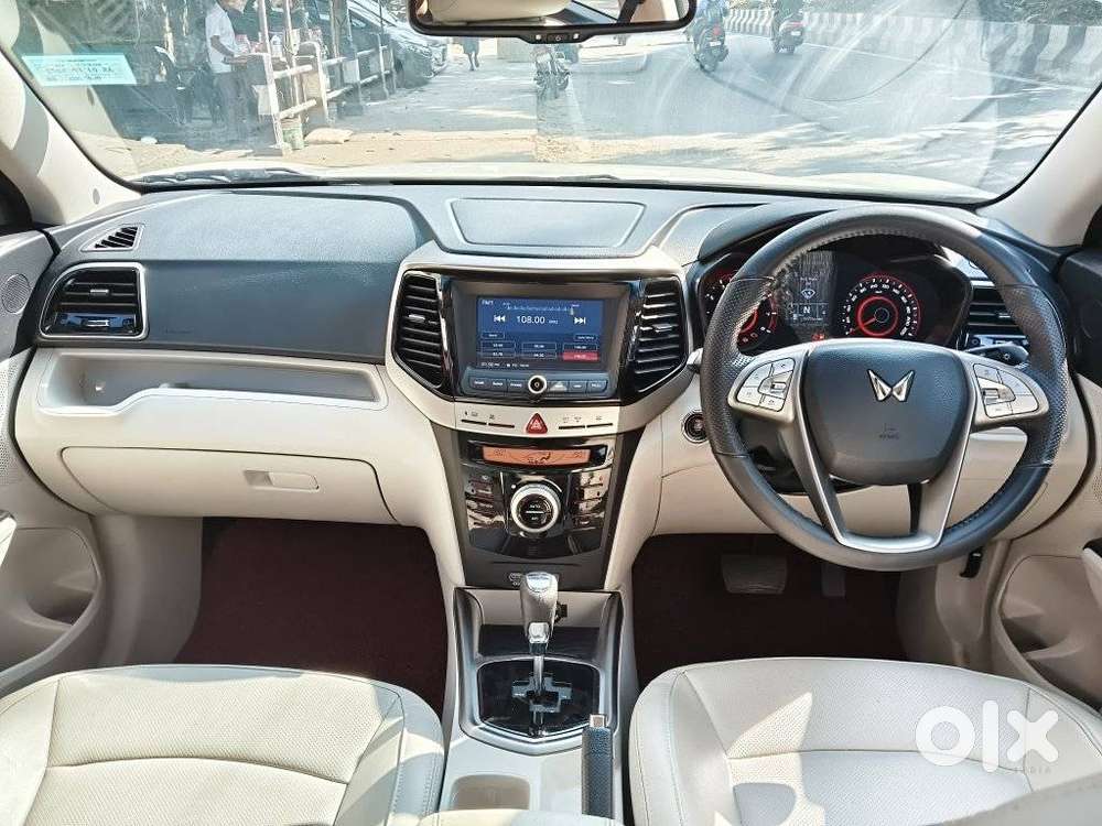 Mahindra Xuv300 1.2 W8 (o) Amt Petrol, 2023, Petrol
