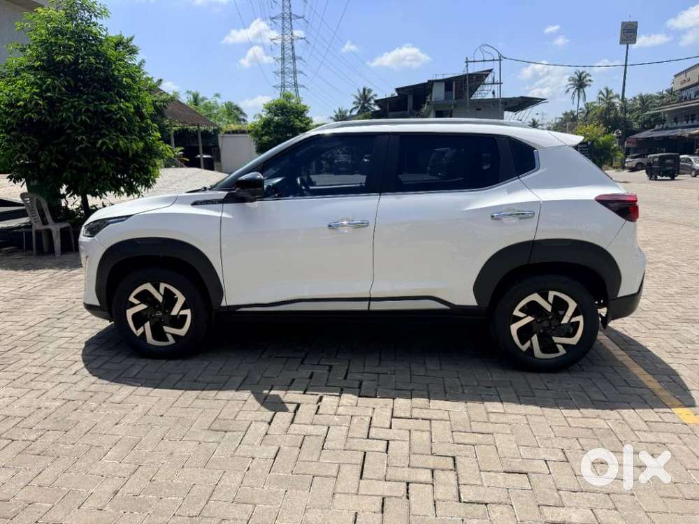 Nissan Magnite 1.0 Xv Premium, 2022, Petrol
