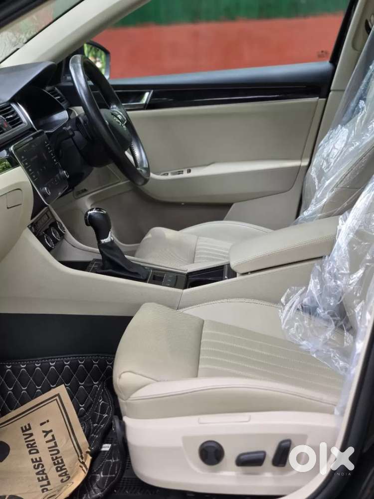 Skoda Superb 2.0 L&k Tsi At, 2023, Petrol