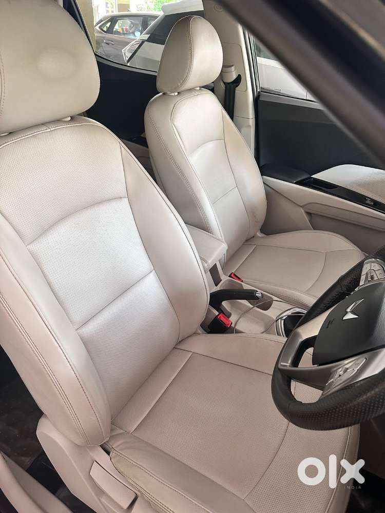 Xuv300 W8(o) Pet Mt 2022 Facelift Top End  11,700 Km  Self Driven