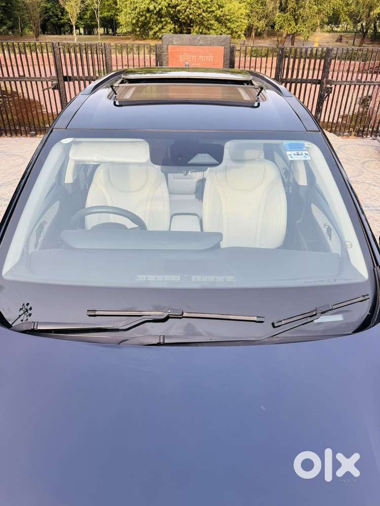 Mahindra Xuv700 2.0 Ax 7 Petrol Mt Str, 2025, Petrol