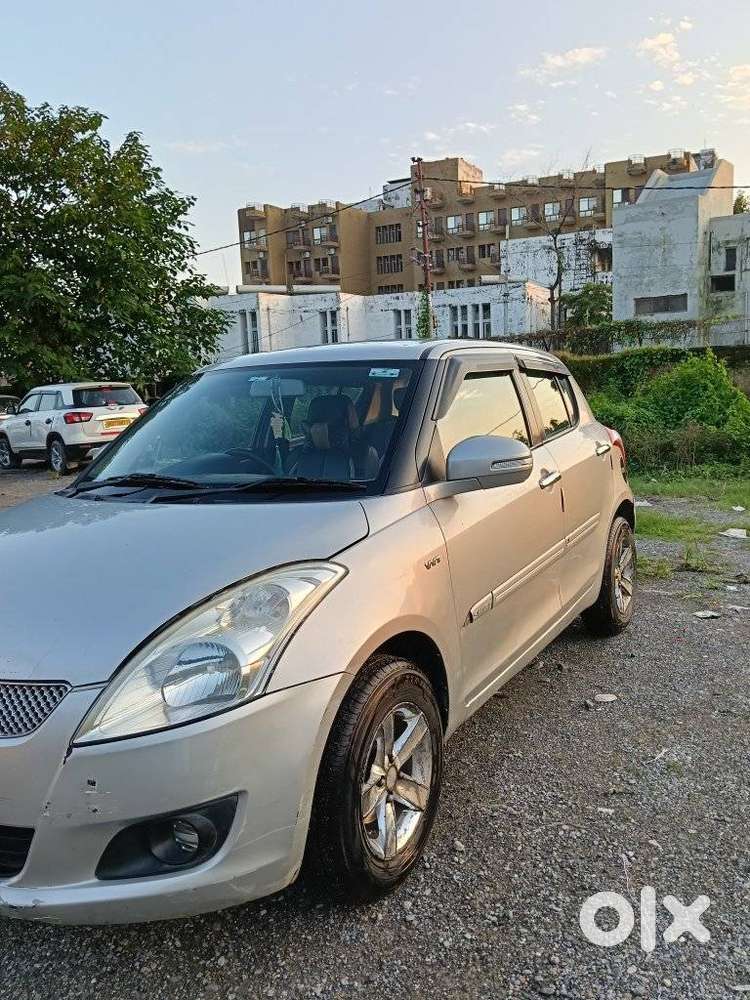 Maruti Suzuki Swift Vxi + Manual, 2012, Petrol