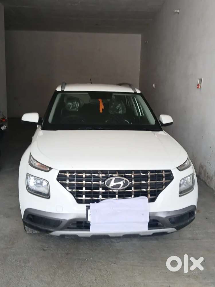 Hyundai Venue 2021 Petrol 21770 Km Driven