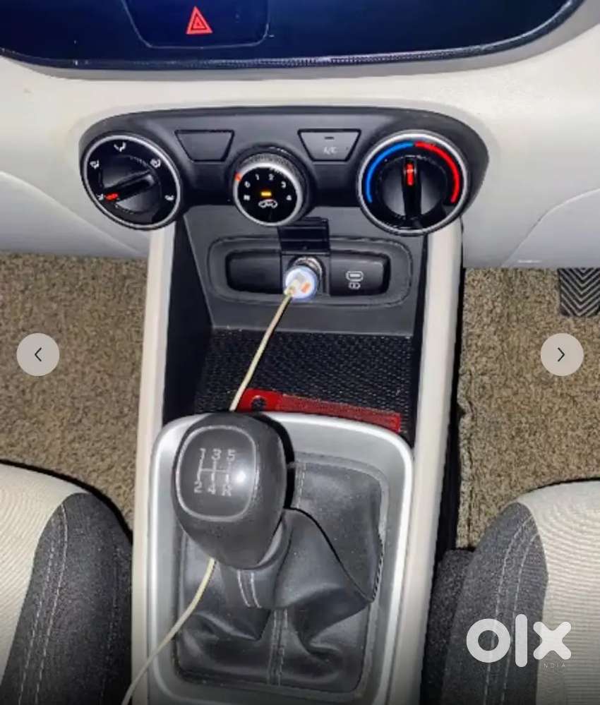 Hyundai Venue 2025 Petrol 6700 Km Driven