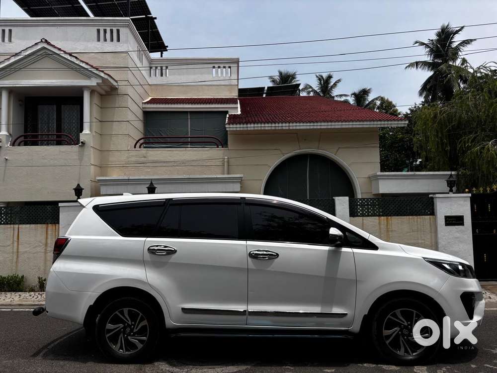 Toyota Innova Crysta 2.4 G Mt 8s, 2022, Diesel