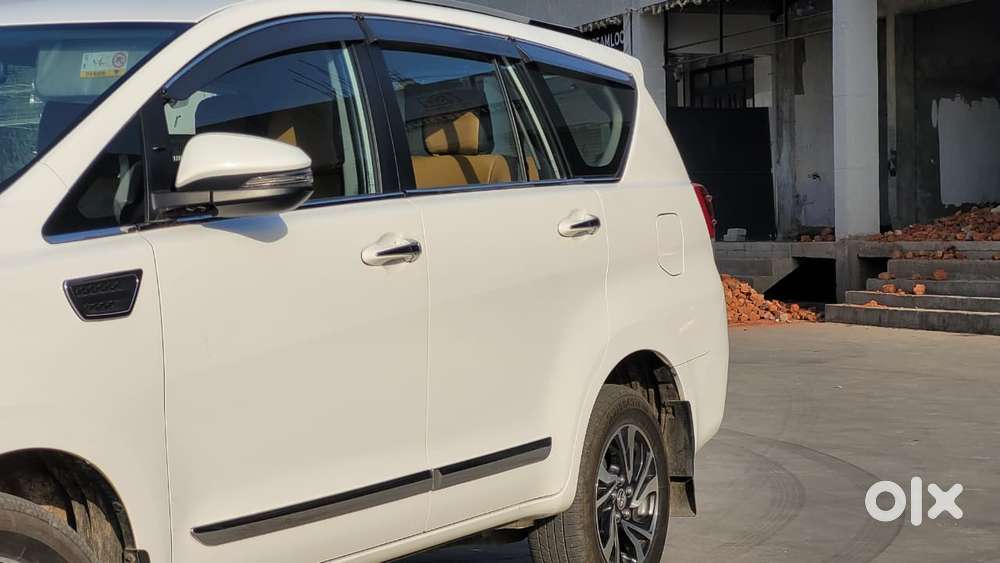 Toyota Innova Crysta [2020-ongoing] 2.4 Gx 8 Str, 2024, Diesel